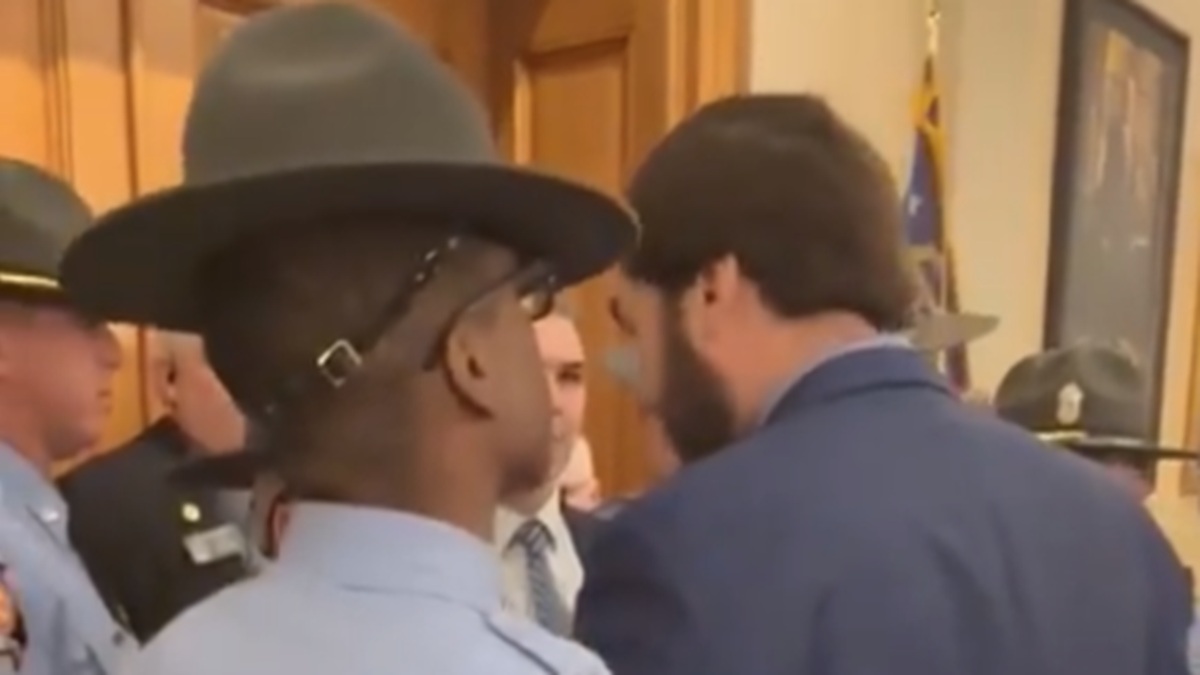 watch:-georgia-republican-senator-shoved-to-the-floor,-arrested-after-trying-to-attend-brian-kemp’s-state-of-the-state-address